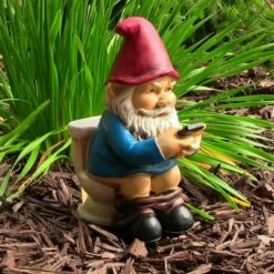 Sunnydaze Decor Sunnydaze Cody the Garden Gnome on the Throne Reading Phone indoor/Outdoor Lightweight Resin Lawn and Garden Statue - 9.5" H