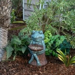 Alpine Corporation 16" Frog Holding a Flower Magnesium Oxide Bird Feeder/Birdbath Statue Green